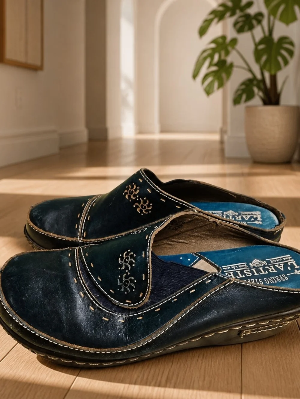 L'Artiste Navy Blue Leather Slip-On Clogs